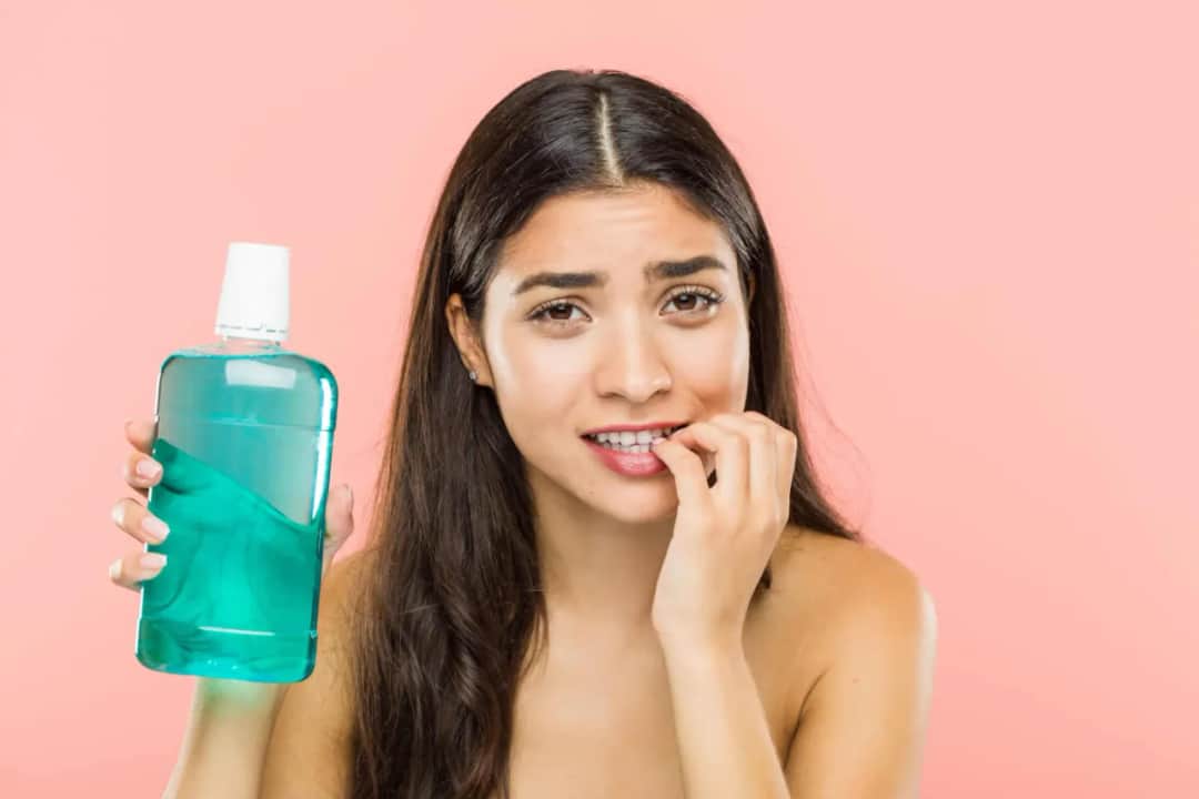 Jak płukać usta po wyrwaniu zęba? Uniknij bólu i powikłań