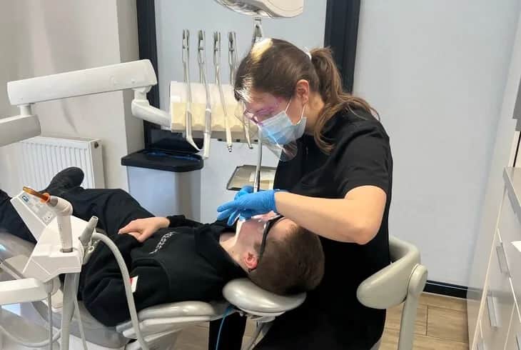 Stomatolog czy dentysta? Znajdź specjalistę na Twój problem!