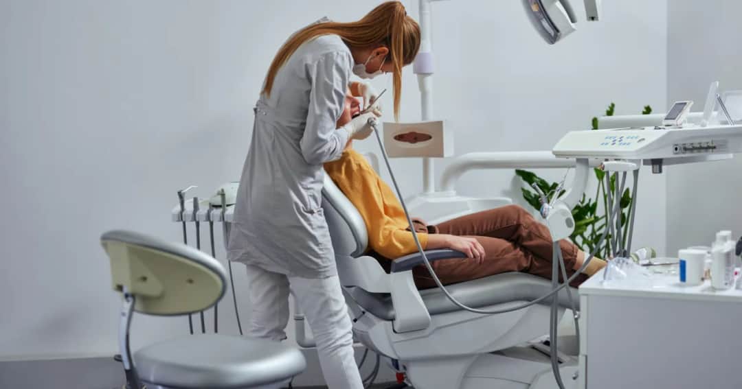 Zarobki dentysty: 60 000 zł miesięcznie? Poznaj całą prawdę!