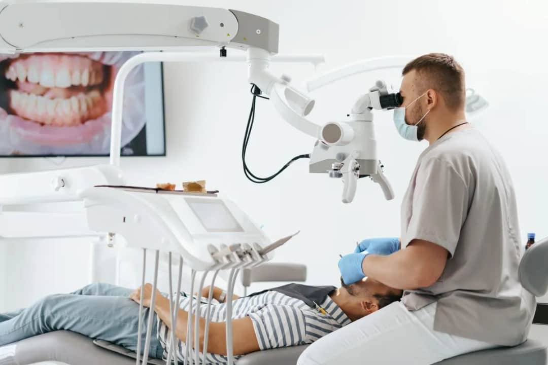 Dentysta i stomatolog to to samo? Wyjaśniamy raz na zawsze!